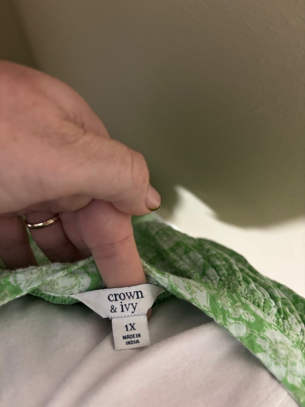 crown & ivy Green Floral V-Neck Midi Dress - Picture 2 of 3